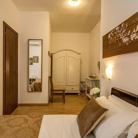 Konukevi Trastevere 4*